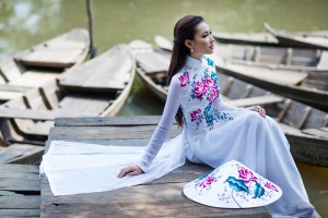 Vietnamese woman in traditional Ao Dai