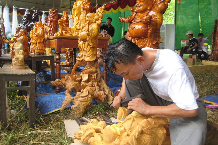 Song Dong Song Dong traditional sculpture village same as a world of Buddha statue