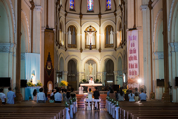 Get an insight into Saigon Notre-Dame Cathedral