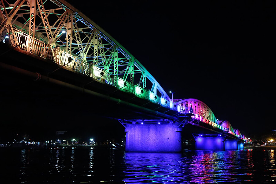 Trang Tien Bridge at night, Hue