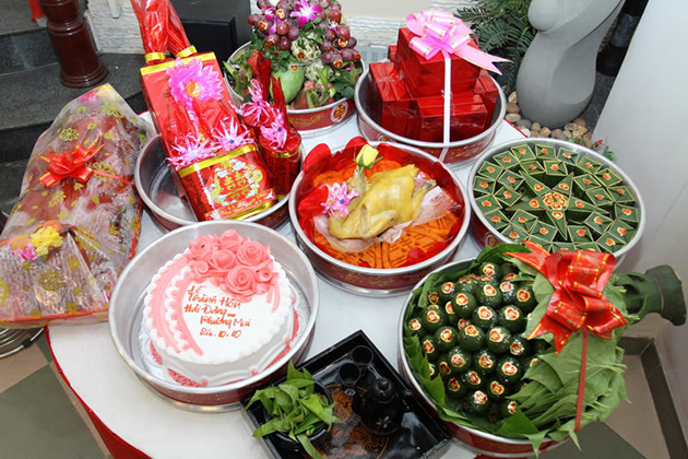 Wedding presents offer ancestor, heaven and earth, Vietnam local tours 