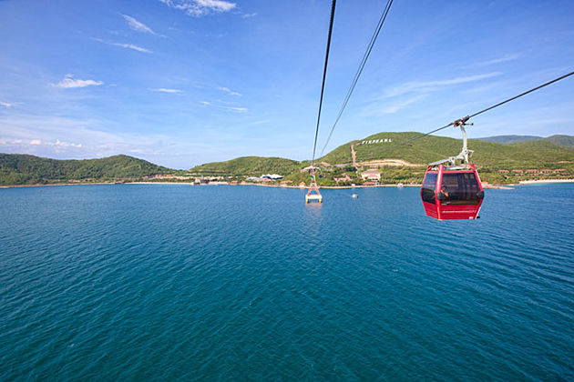 hon tre island cable car, Vietnam Vacation Package