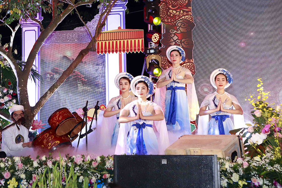 chau van vietnamese traditional music, Vietnam local tour package