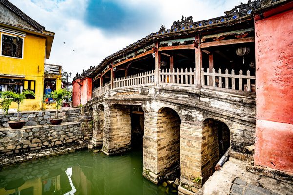 the Japanese Covered Bridge in Hoi An, Vietnam Vacation Package