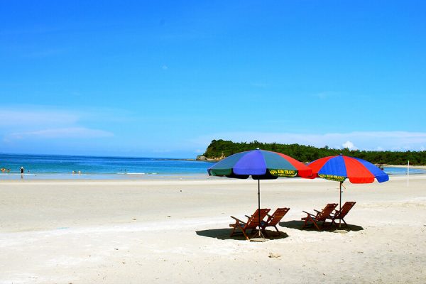 Bai Chay Beach, Vietnam local tour packages