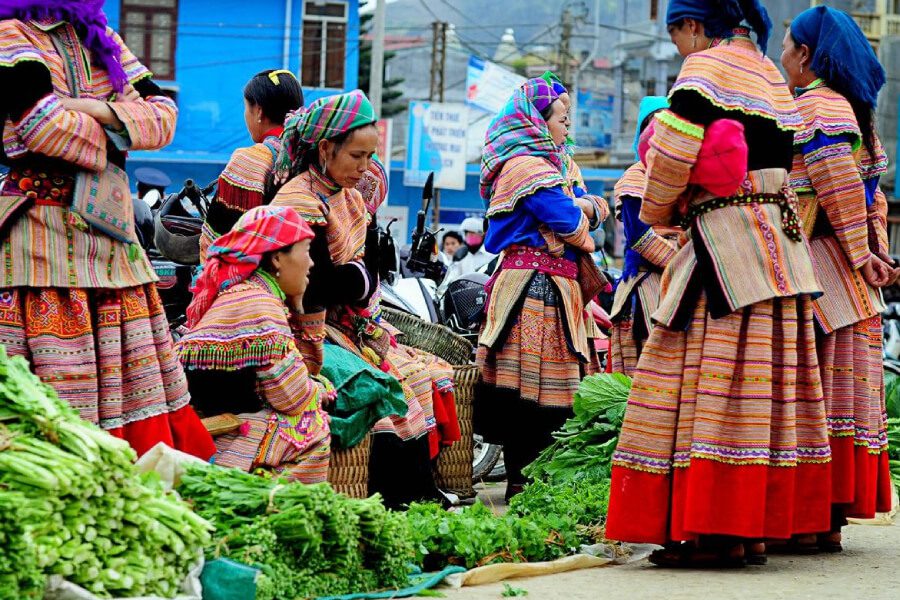 Can Cau Market - Vietnam Adventure Tour