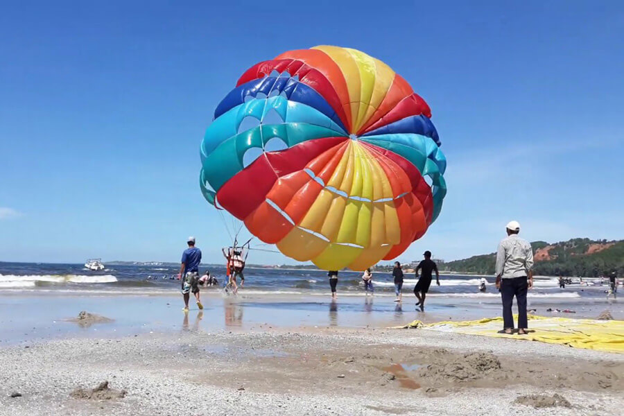 Gliding in Mui Ne, Vietnam tours