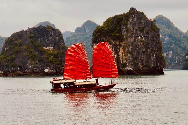 Cruise Trip in Halong, Vietnam 17 day itinerary