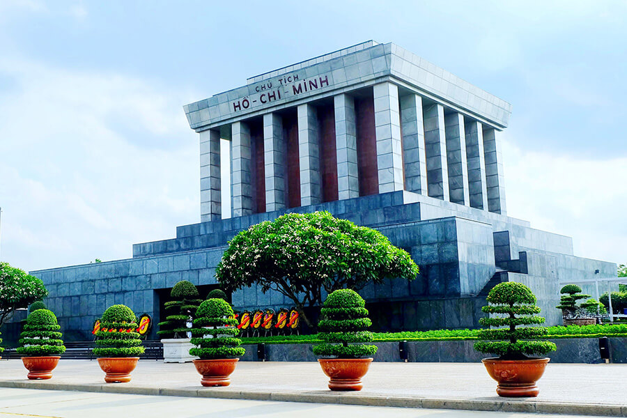 Ho Chi Minh Mausoleum, tour in Vietnam 