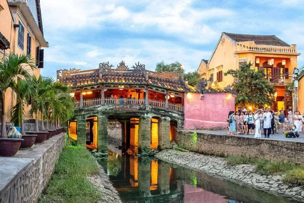 Japanese cover bridged in Hoi An, Tour to Vietnam