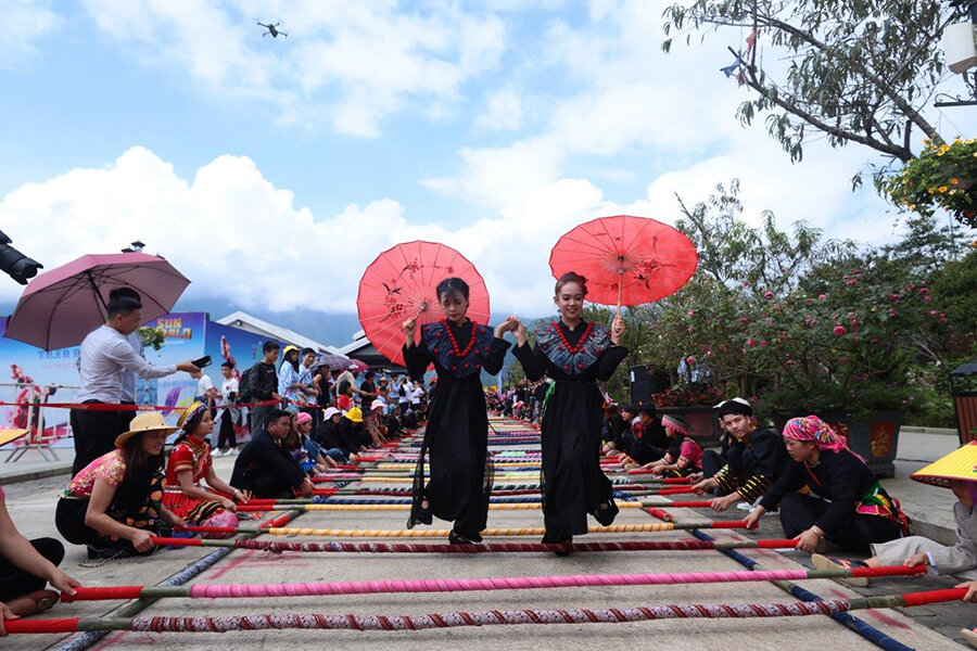 traditional dance of Thai People, Adventure Tours to Vietnam