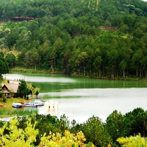 Tuyet Lam Lake, Vietnam local tours