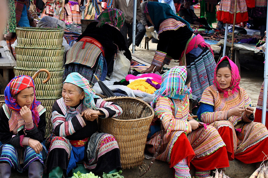 dong van market, vietnam adventure tour