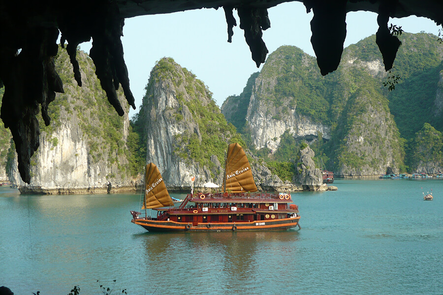 halong-bay, Vietnam Tours