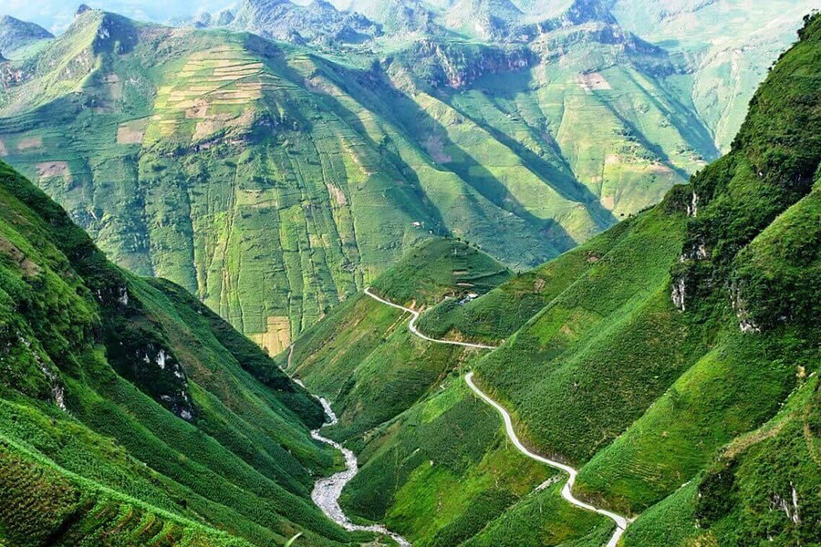 Scenic road perched on the side of Ma Pi Leng Pass