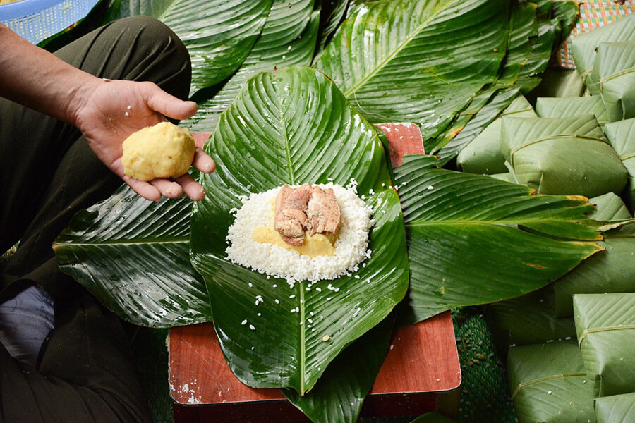 Making Sticky Rice cake - Vietnam Tours