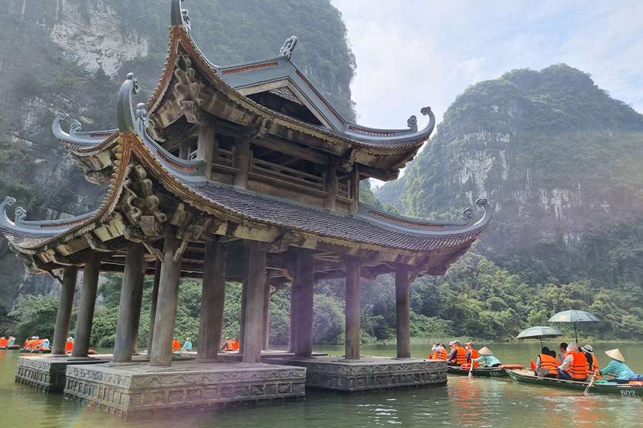 Trang An boat tour - Vietnam tour package