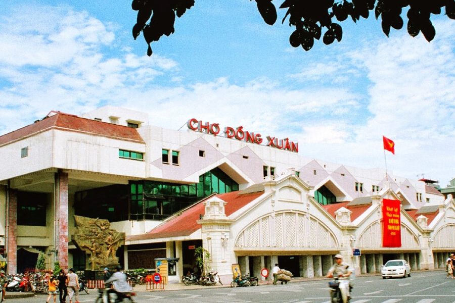 Dong Xuan wholesales market - VIetnam classic tours