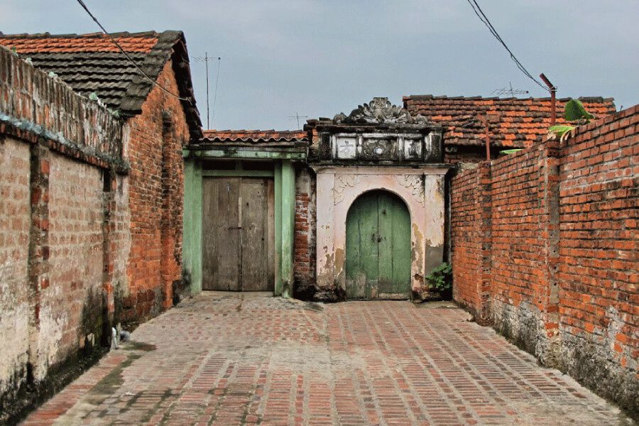 Duong Lam ancient village - Vietnam Classic Tours