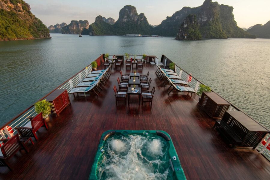 Lily Cruise Bai Tu Long Bay - Vietnam classic tours