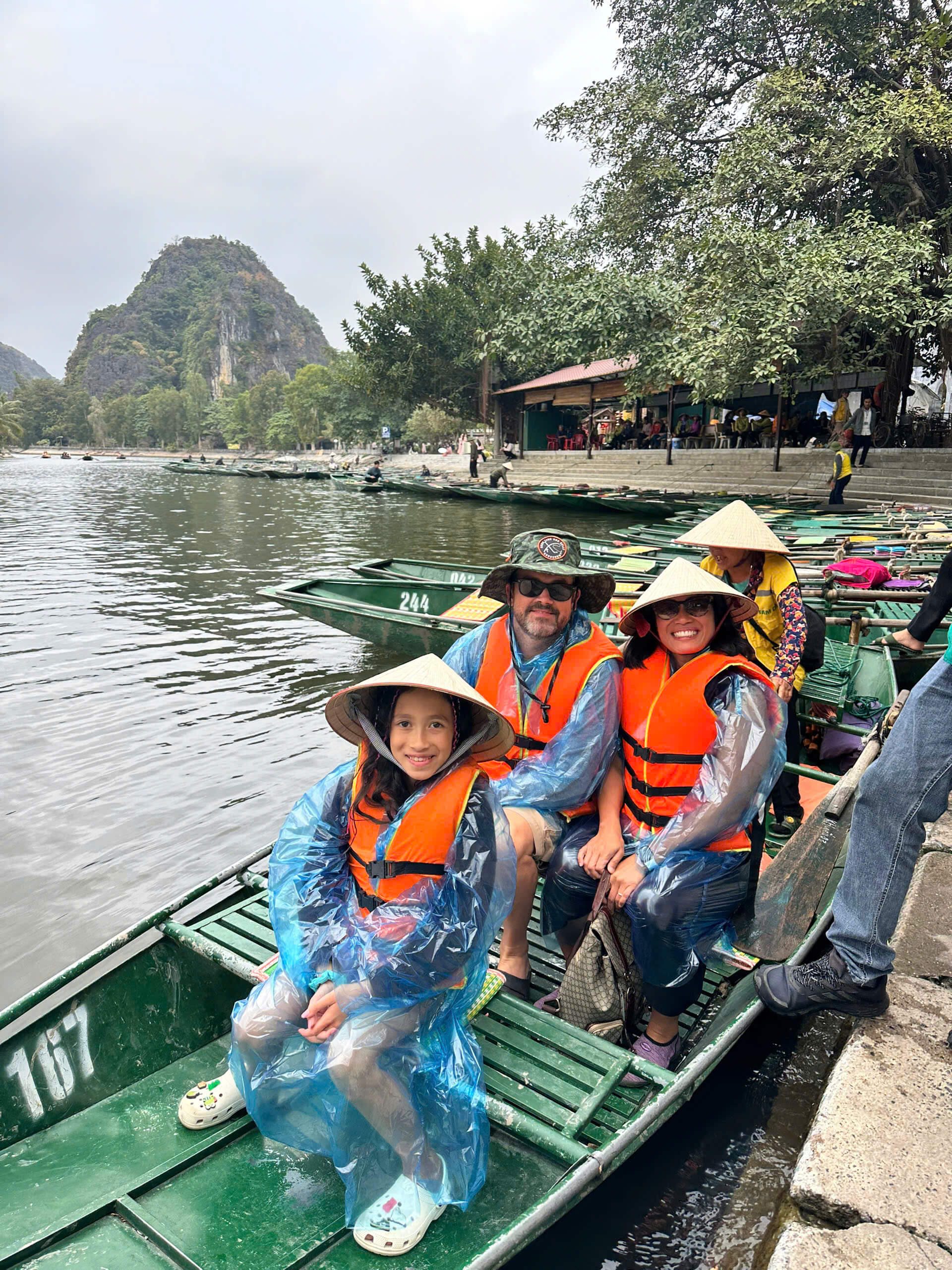 family tour from go vietnam tour - Group to Ha Noi