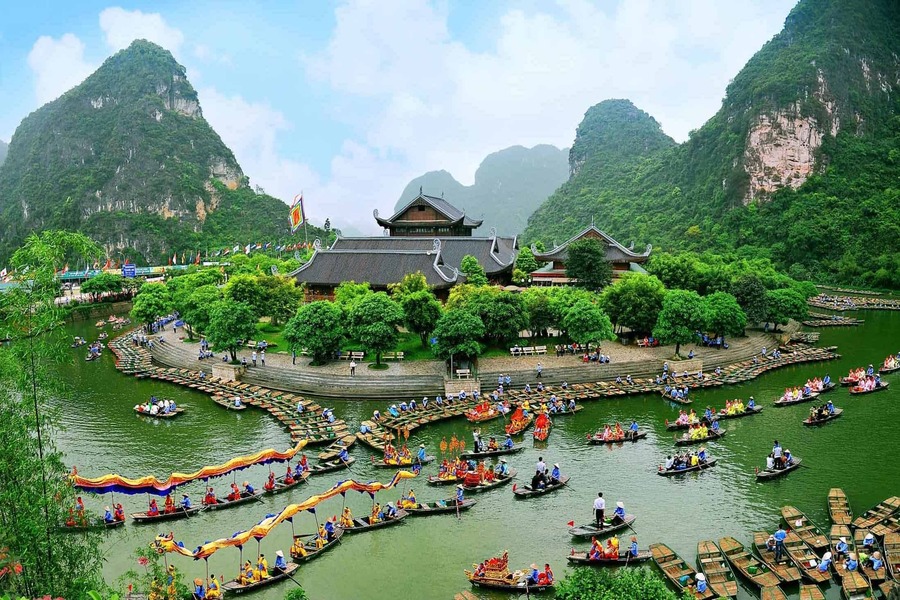 explore Hoa Lu Ancient Capital