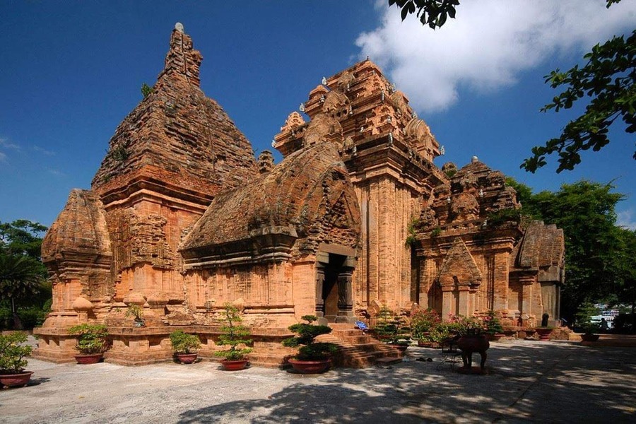 14 days Vietnam tour through Central Highlands and Mekong Delta 14 days Vietnam tour through Central Highlands and Mekong Delta