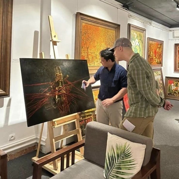 Welcome drink at Nguyen Art Gallery in Hanoi