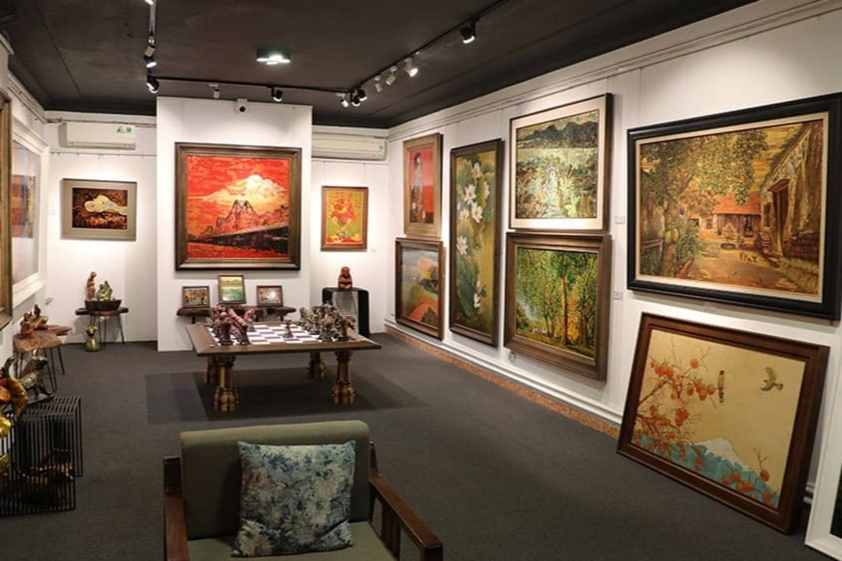 Buy paintings and talk with local Artist in Hanoi Buy paintings and talk with local Artist in Hanoi