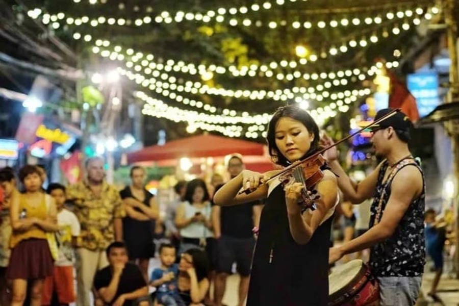 Clubbing in Hanoi with DJs, dance floors, and nightlife