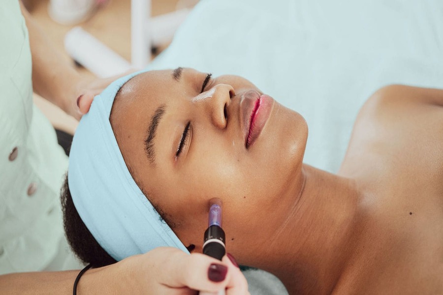 Facial Ho Chi Minh service featuring skin cleansing and hydration