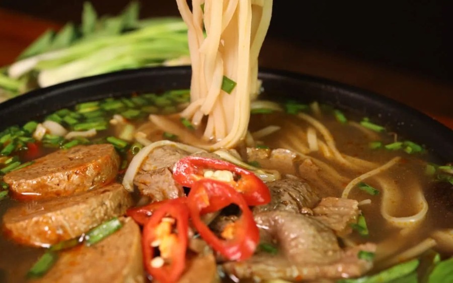 How do you make Vietnamese pho from scratch with traditional ingredients