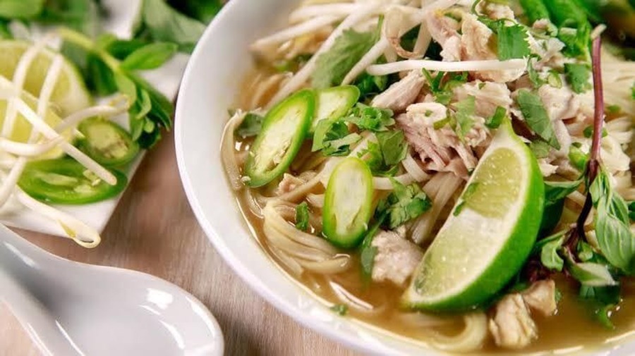 How to make homemade pho with fresh rice noodles and tender beef