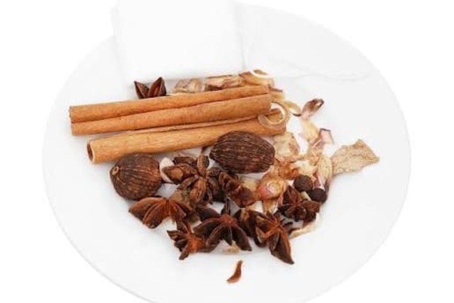 How to make pho broth clear and flavorful using traditional cooking methods