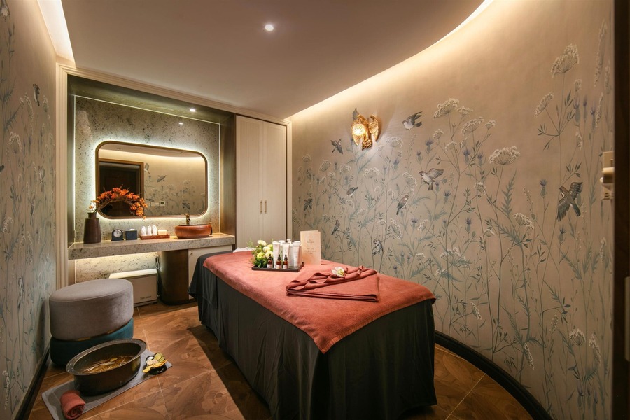 Relaxing spa treatment at a Hanoi Old Quarter spa
