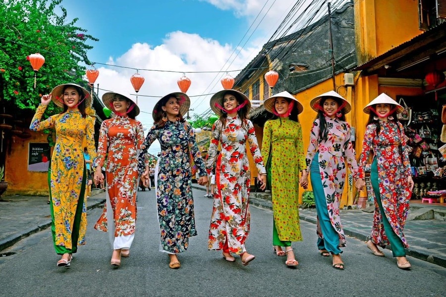 Tailoring in Hoi An Vietnam with custom clothing made to measure