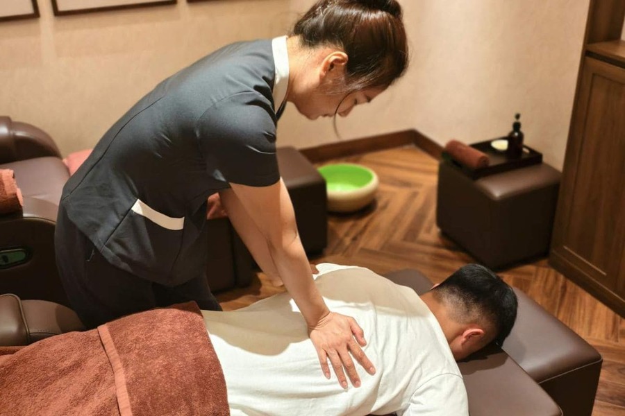 Traditional Vietnamese spa treatments and massage in Hanoi